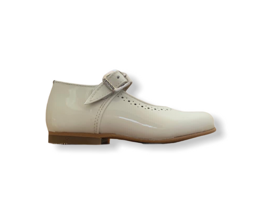 Caminito Cream Patent Leather Buckle Shoe